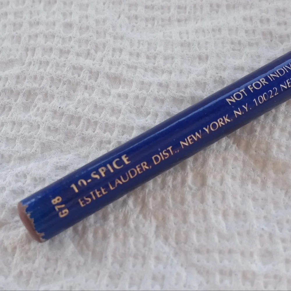 Estee Lauder Lip Defining Wooden Pencil Spice Lightweight Creamy Long Lasting